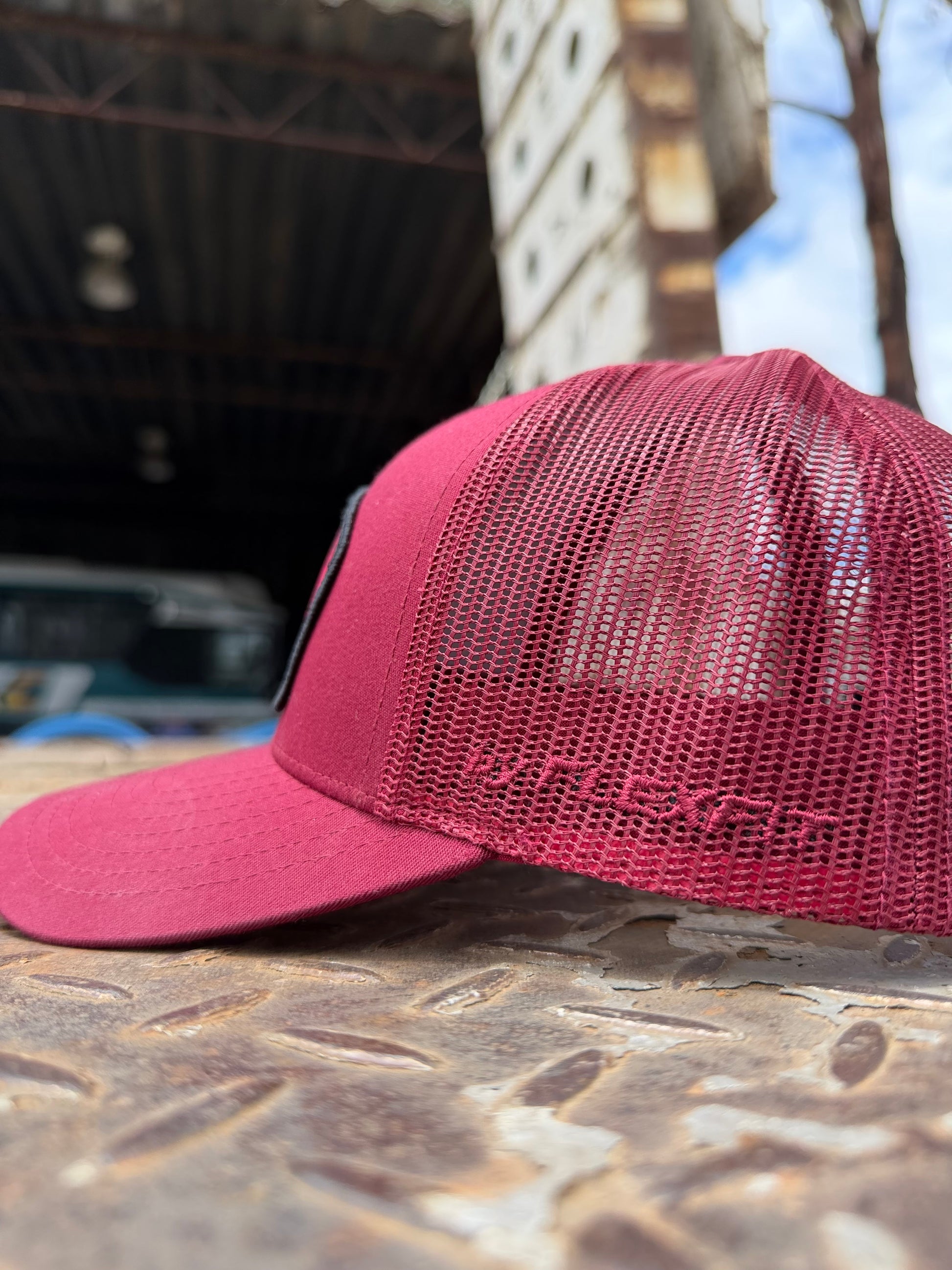 MOUNTAIN HIGH TRUCKER CAP - CRIMSON